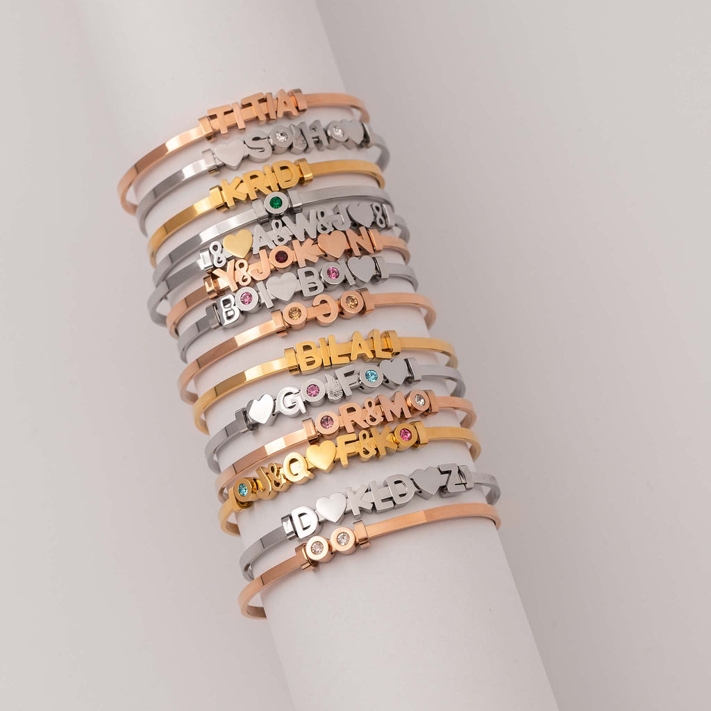 Letter bangle gold